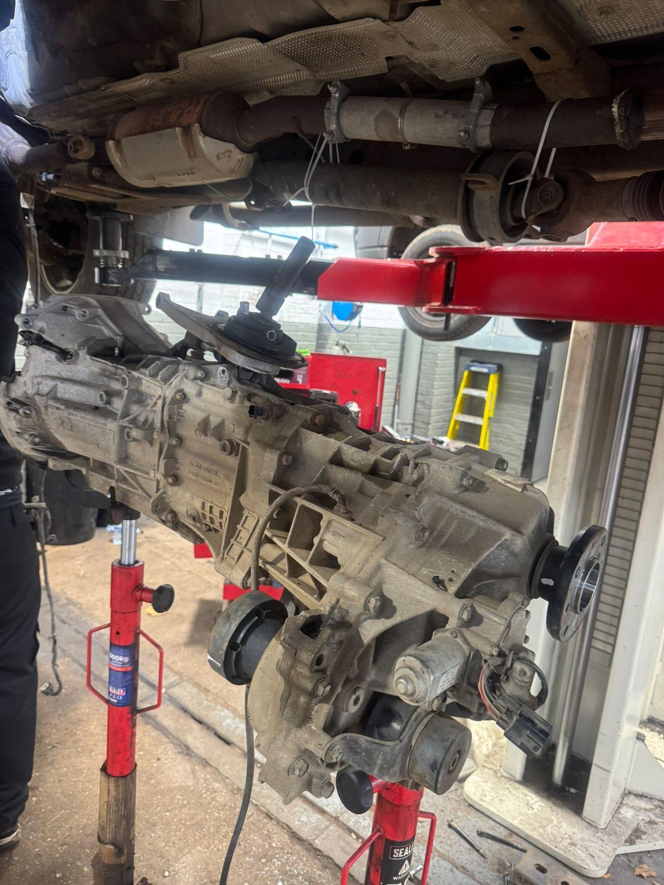 Gearbox assembly supported on a garage stand